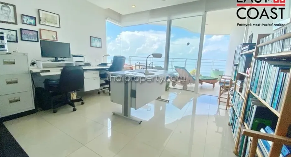 For sale 3 bedrooms condo in Jomtien, Pattaya