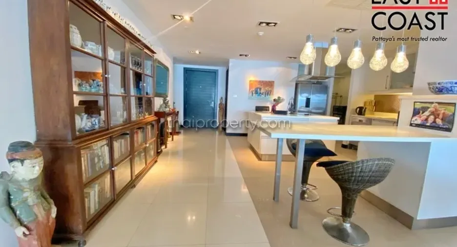 For sale 3 bedrooms condo in Jomtien, Pattaya