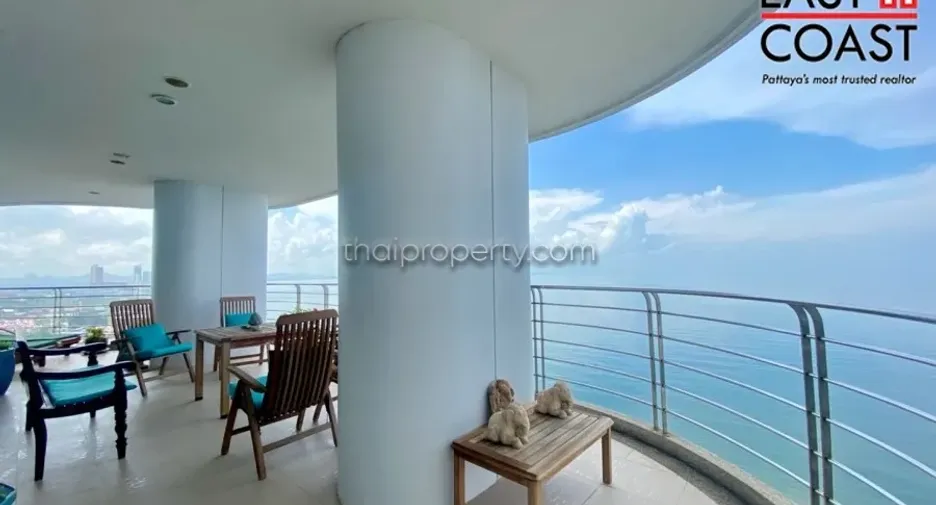 For sale 3 bedrooms condo in Jomtien, Pattaya