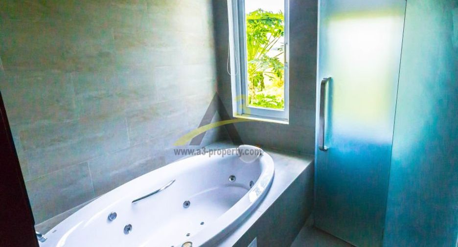 For rent and for sale 4 bedrooms villa in Kathu, Phuket