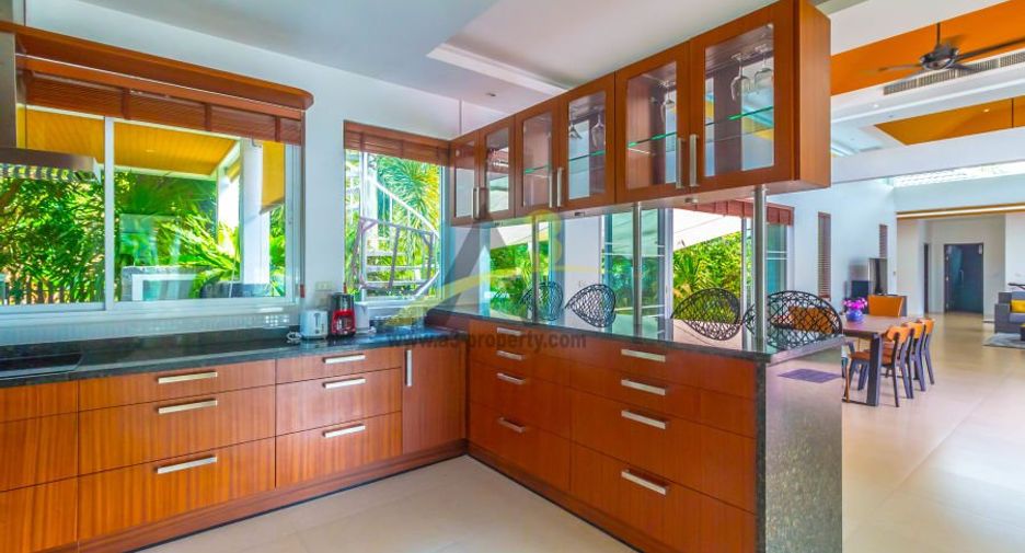 For rent and for sale 4 bedrooms villa in Kathu, Phuket