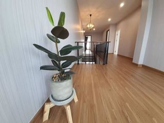Casa adosada en venta de 5 habitaciones en Phra Nakhon, Bangkok