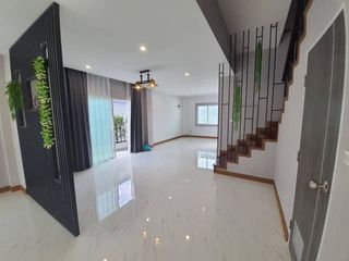 Casa adosada en venta de 5 habitaciones en Phra Nakhon, Bangkok
