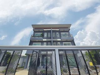 Casa adosada en venta de 5 habitaciones en Phra Nakhon, Bangkok