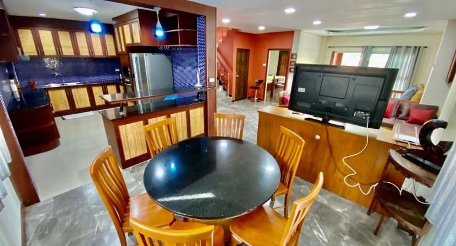Casa en alquiler de 5 habitaciones en Bang Lamung, Chonburi