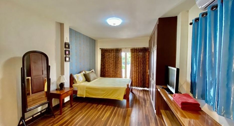 Casa en alquiler de 5 habitaciones en Bang Lamung, Chonburi