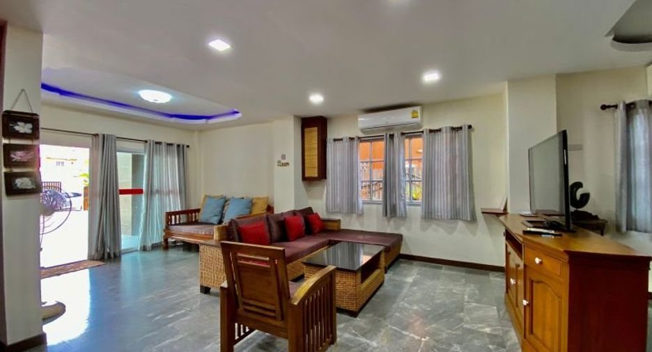 Casa en alquiler de 5 habitaciones en Bang Lamung, Chonburi