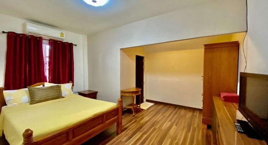 Casa en alquiler de 5 habitaciones en Bang Lamung, Chonburi