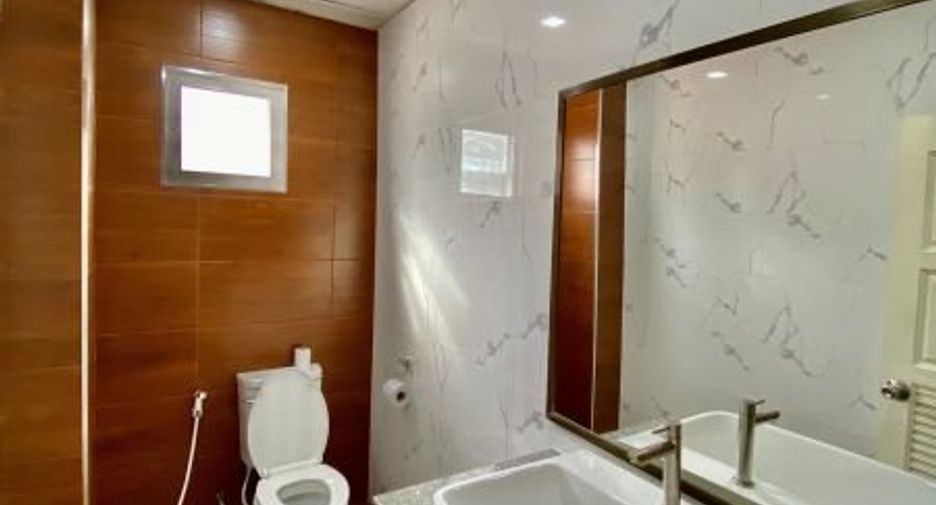 Casa en alquiler de 5 habitaciones en Bang Lamung, Chonburi
