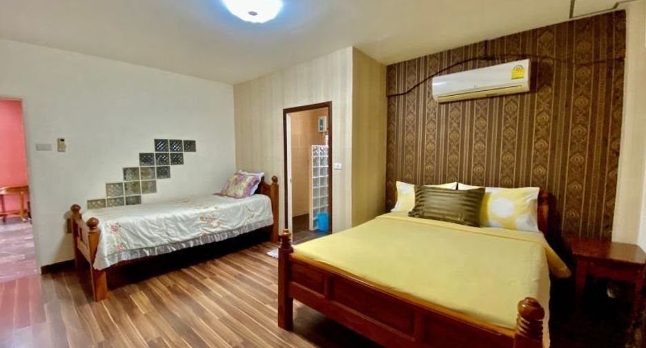 Casa en alquiler de 5 habitaciones en Bang Lamung, Chonburi
