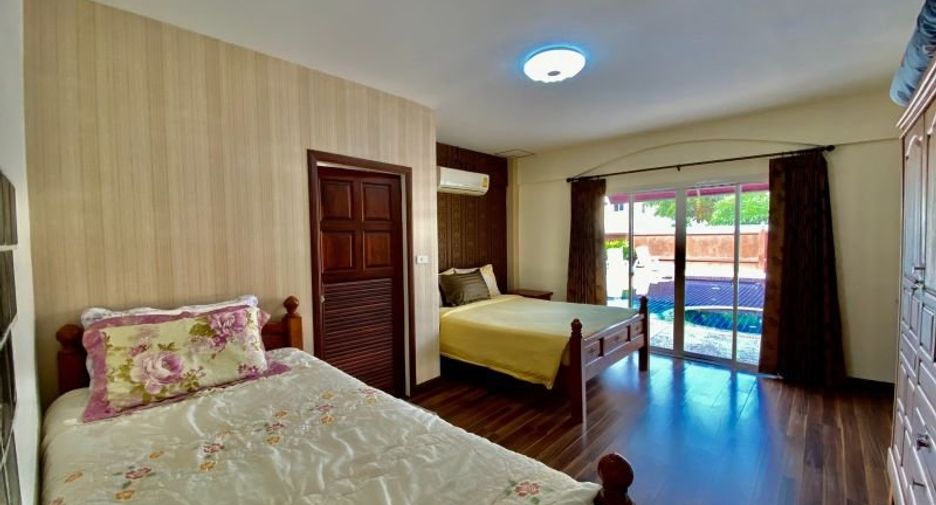 Casa en alquiler de 5 habitaciones en Bang Lamung, Chonburi
