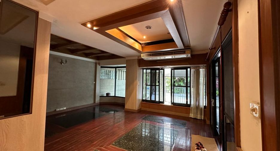 For rent 5 bed office in Watthana, Bangkok