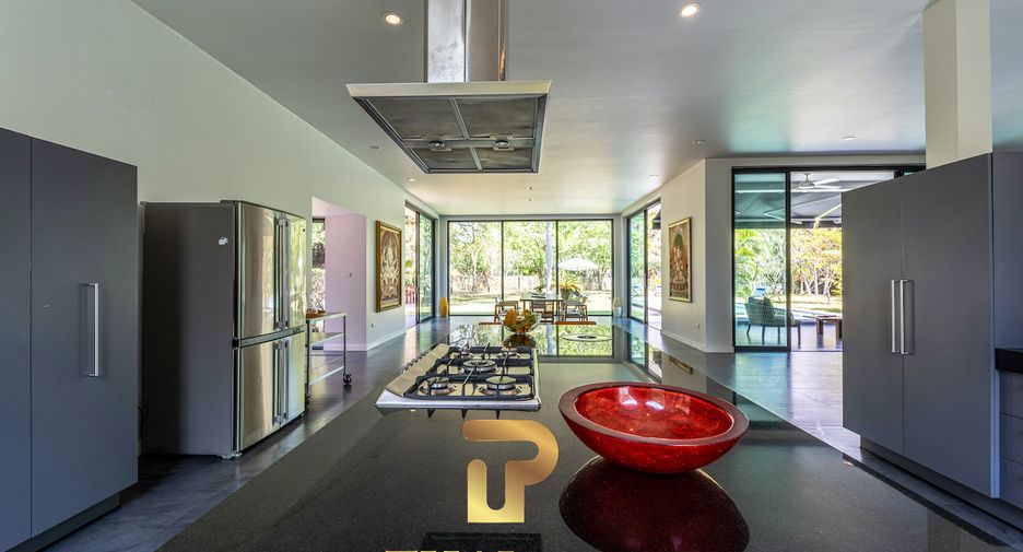 For sale 4 bedrooms villa in Cha Am, Phetchaburi