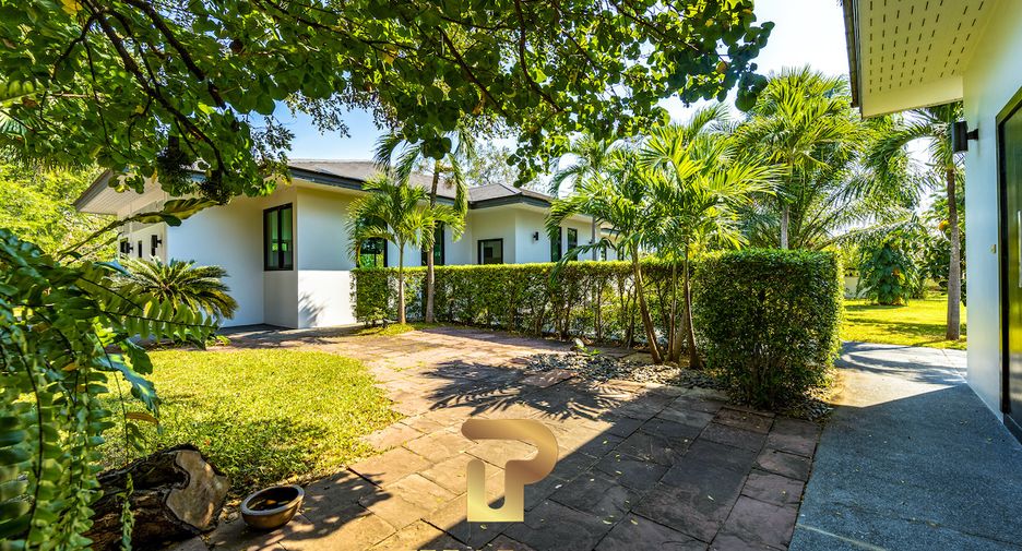 For sale 4 bedrooms villa in Cha Am, Phetchaburi