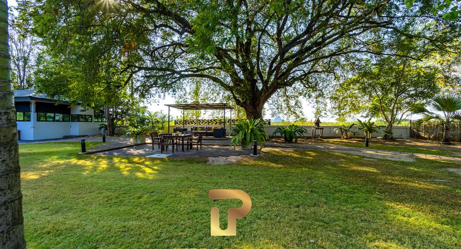 For sale 4 bedrooms villa in Cha Am, Phetchaburi