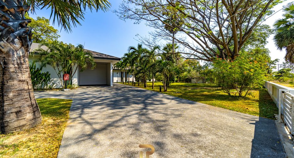 For sale 4 bedrooms villa in Cha Am, Phetchaburi