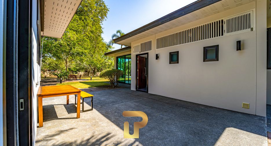 For sale 4 bedrooms villa in Cha Am, Phetchaburi