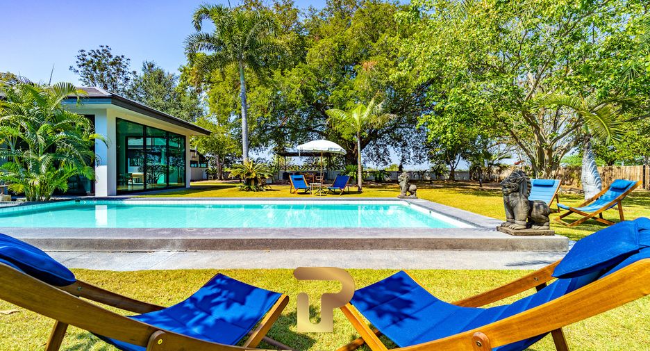 For sale 4 bedrooms villa in Cha Am, Phetchaburi