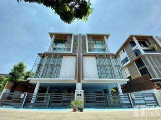 For sale office in Yan Nawa, Bangkok