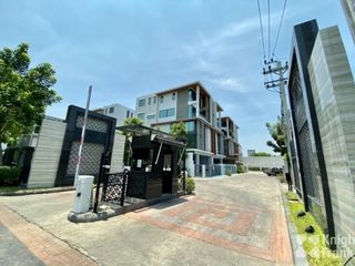 For sale office in Yan Nawa, Bangkok