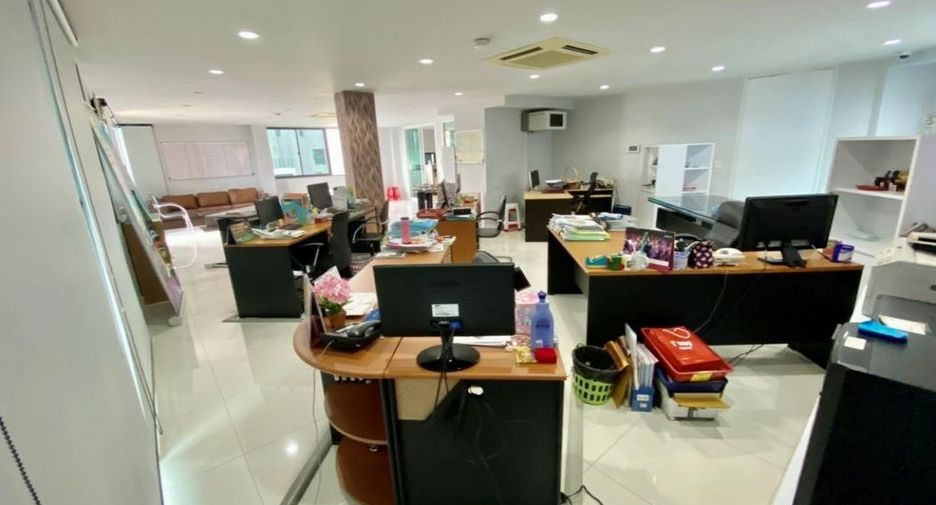 For sale office in Yan Nawa, Bangkok