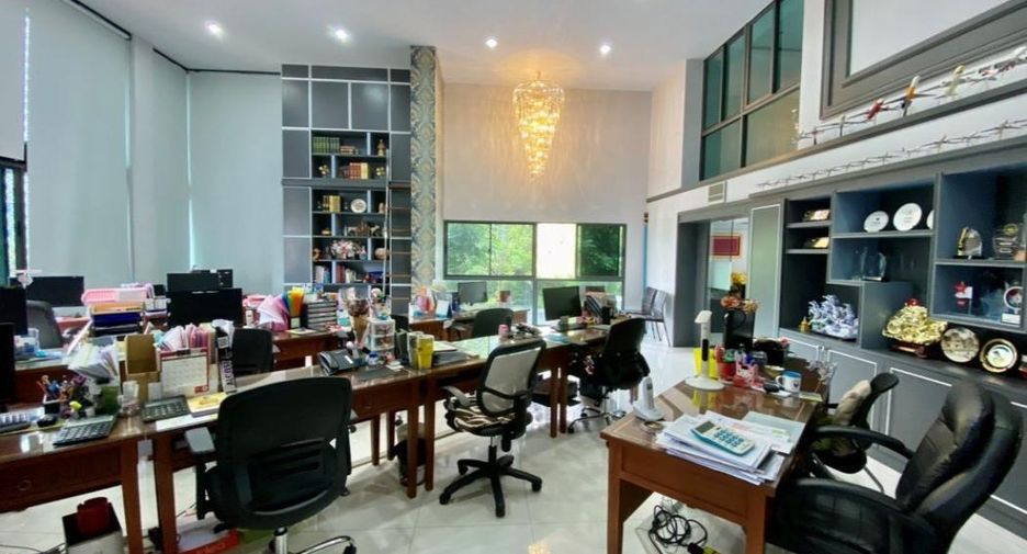For sale office in Yan Nawa, Bangkok