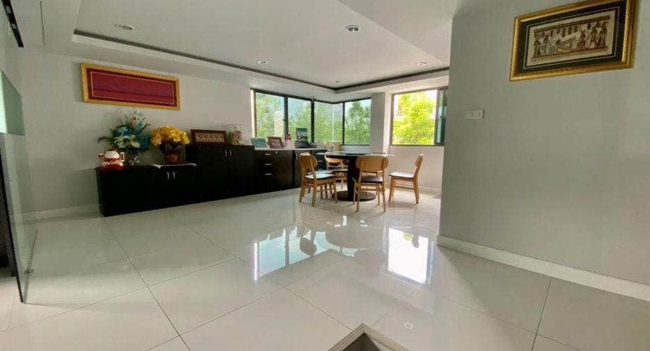 For sale office in Yan Nawa, Bangkok