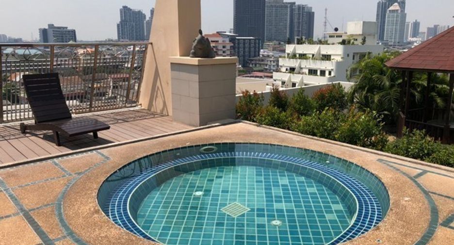 For sale 2 bedrooms condo in Watthana, Bangkok