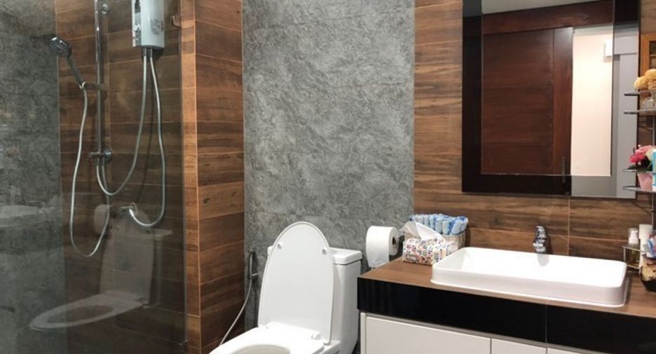 For sale 2 bedrooms condo in Watthana, Bangkok