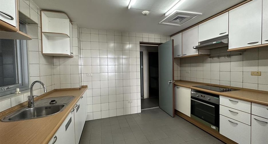 For sale 3 bedrooms condo in Pathum Wan, Bangkok