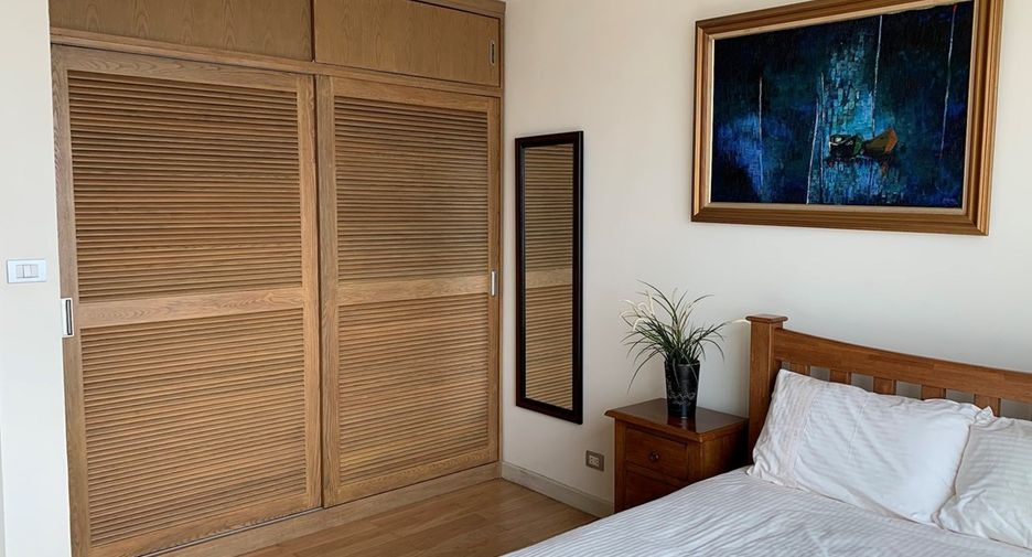 For sale 3 bedrooms condo in Khlong San, Bangkok