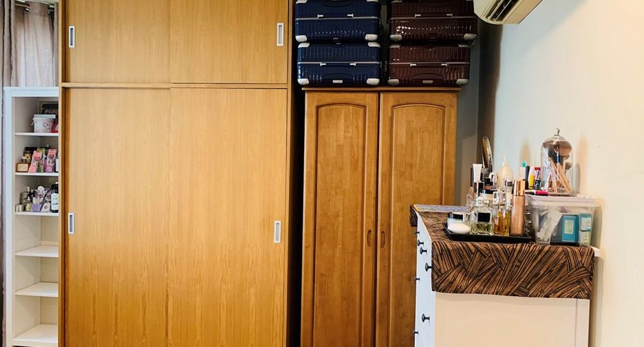 For sale 3 bedrooms condo in Khlong San, Bangkok