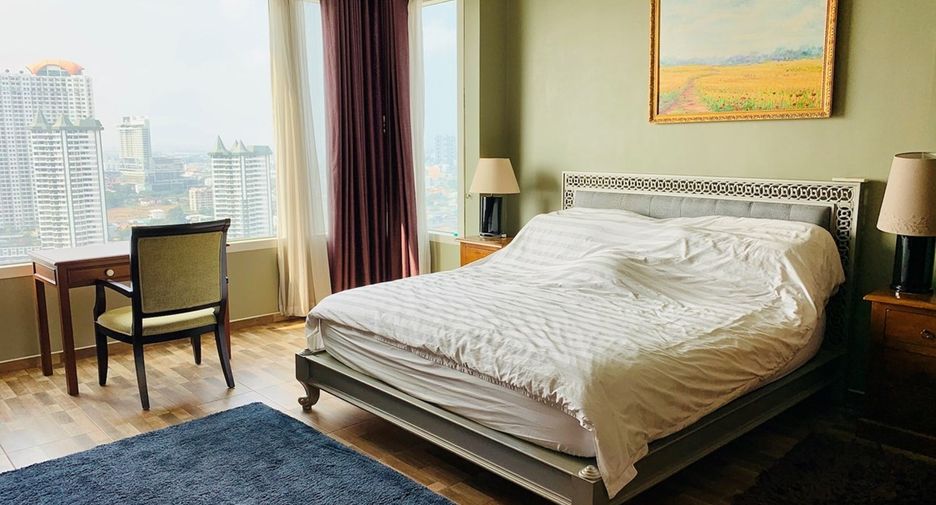 For sale 3 bedrooms condo in Khlong San, Bangkok