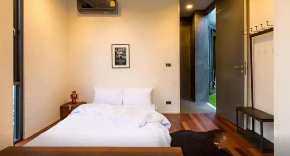 For sale 6 bed villa in Khlong Toei, Bangkok