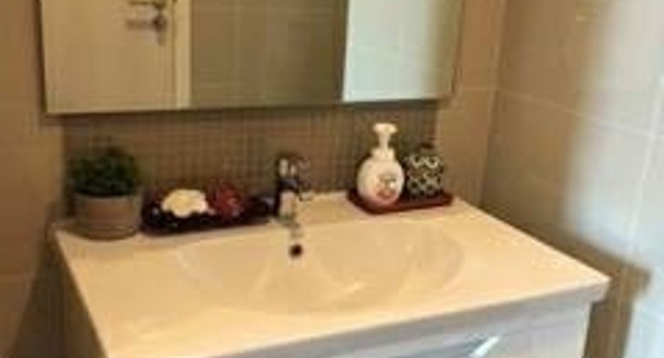 For rent and for sale 1 bed condo in Watthana, Bangkok
