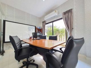 For rent 3 bed office in Saphan Sung, Bangkok