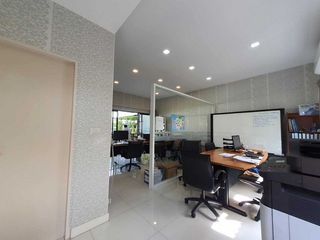 For rent 3 bed office in Saphan Sung, Bangkok