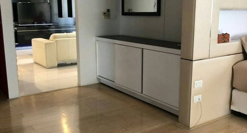 For rent and for sale 1 bed condo in Khlong Toei, Bangkok