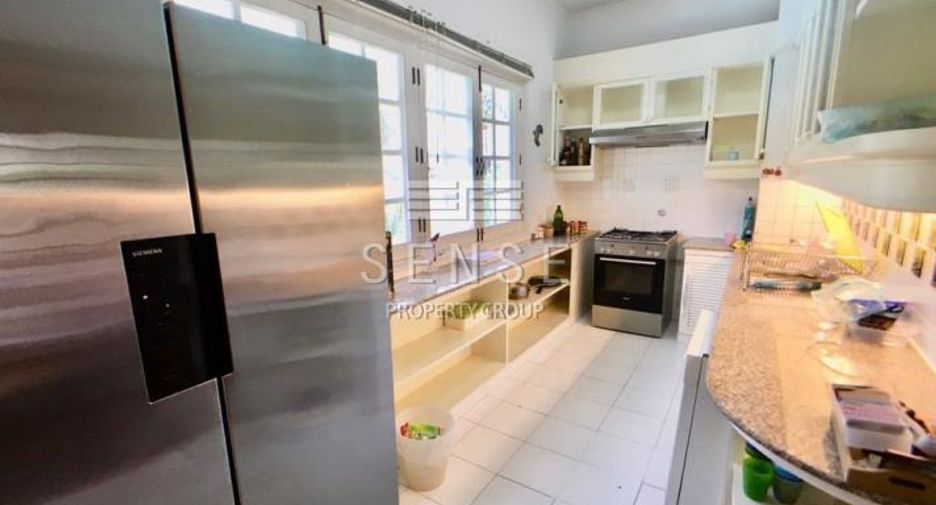For rent 3 bedrooms townhouse in Watthana, Bangkok