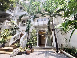 À louer 3 chambres maison de ville à Watthana, Bangkok