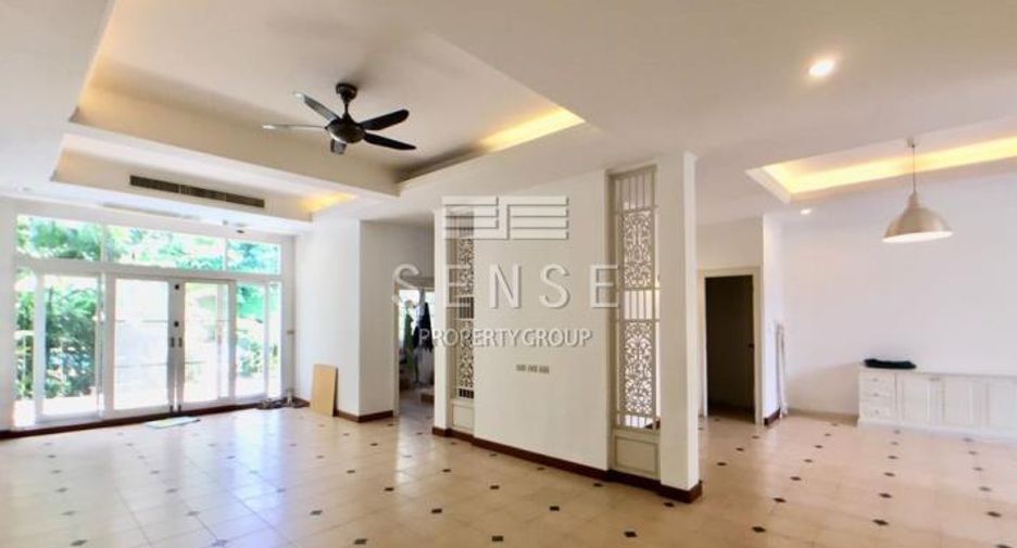 For rent 3 bedrooms townhouse in Watthana, Bangkok