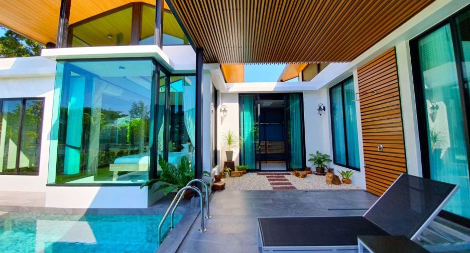 À louer et à vendre 4 chambres villa à Mueang Phuket, Phuket