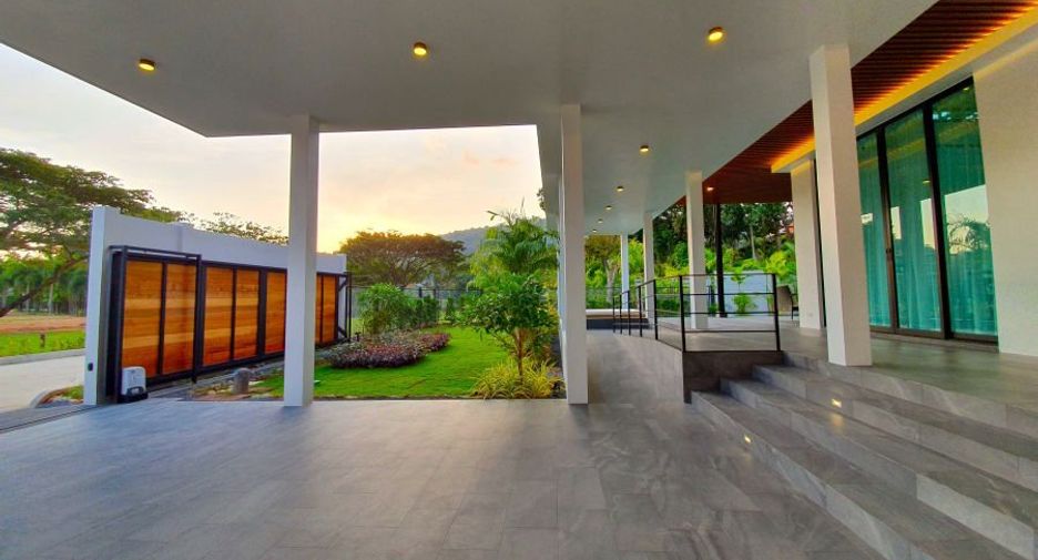 À louer et à vendre 4 chambres villa à Mueang Phuket, Phuket