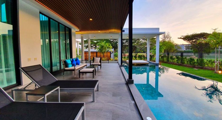 À louer et à vendre 4 chambres villa à Mueang Phuket, Phuket