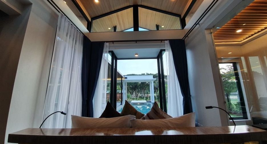 À louer et à vendre 4 chambres villa à Mueang Phuket, Phuket