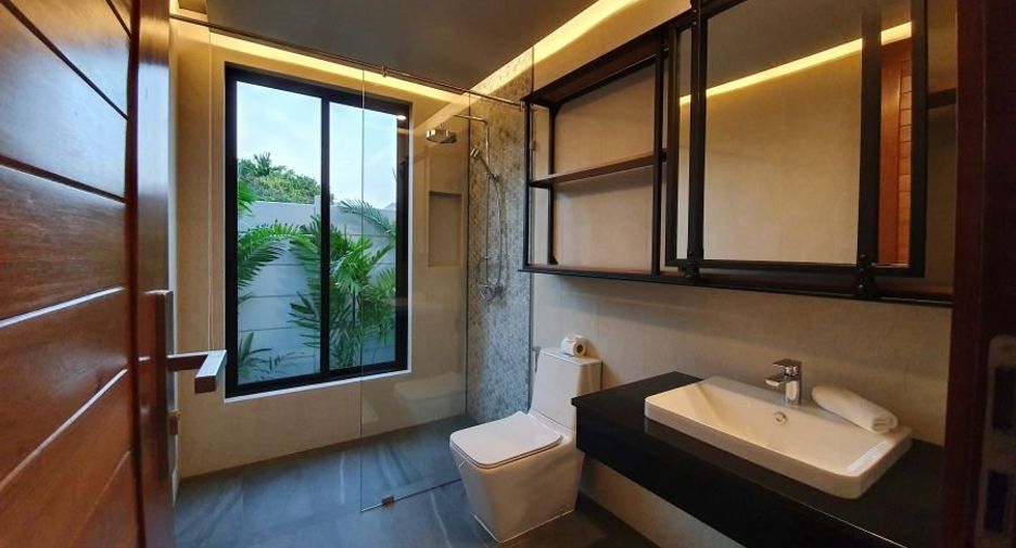 À louer et à vendre 4 chambres villa à Mueang Phuket, Phuket