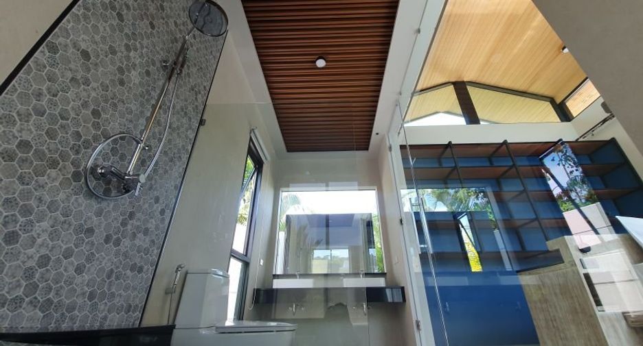 À louer et à vendre 4 chambres villa à Mueang Phuket, Phuket