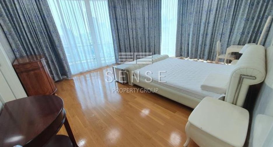 For sale 4 bedrooms condo in Watthana, Bangkok