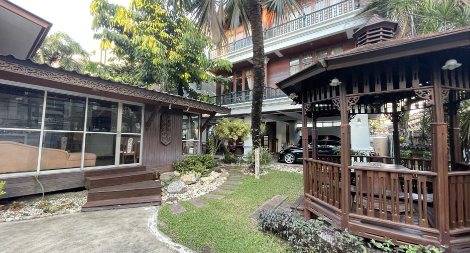For rent 2 bed house in Khlong Toei, Bangkok