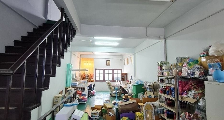 For rent 4 bed townhouse in Sam Phran, Nakhon Pathom